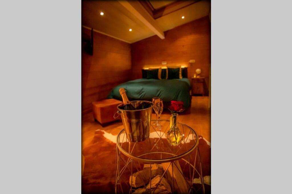 Le Spa Du Cabanon: Cabanon De Luxe Avec Spa Entierement Privatif Aye Luaran gambar