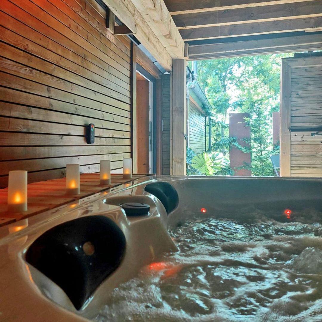 Le Spa Du Cabanon: Cabanon De Luxe Avec Spa Entierement Privatif Aye Luaran gambar