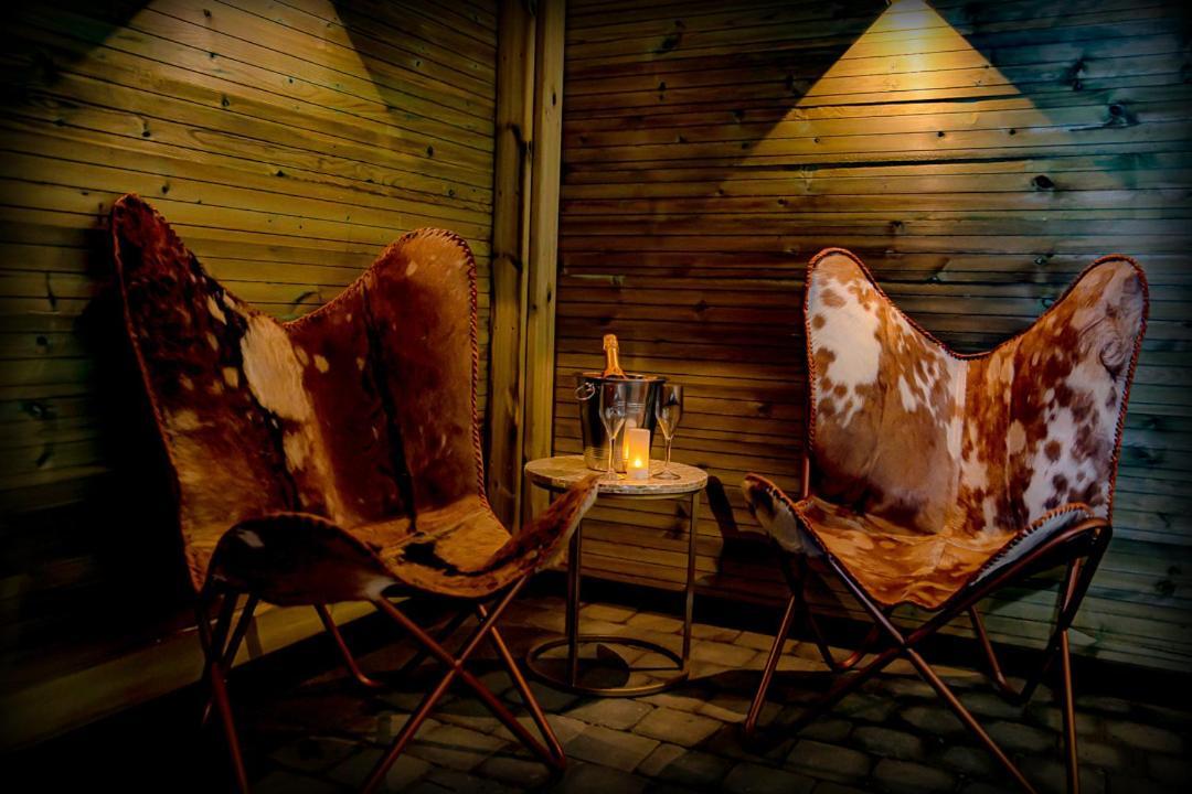 Le Spa Du Cabanon: Cabanon De Luxe Avec Spa Entierement Privatif Aye Luaran gambar